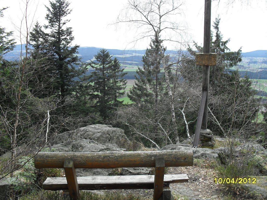 Sitzbank mit Aussicht am Gipfel-G`sengetstein by Waldläufer401