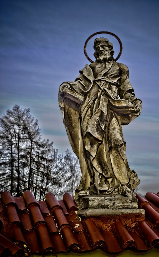 Janov, socha na hřbitovní zdi - Jansdorf, Statue auf der Friedhofsmauer by Klaus von Jansdorf