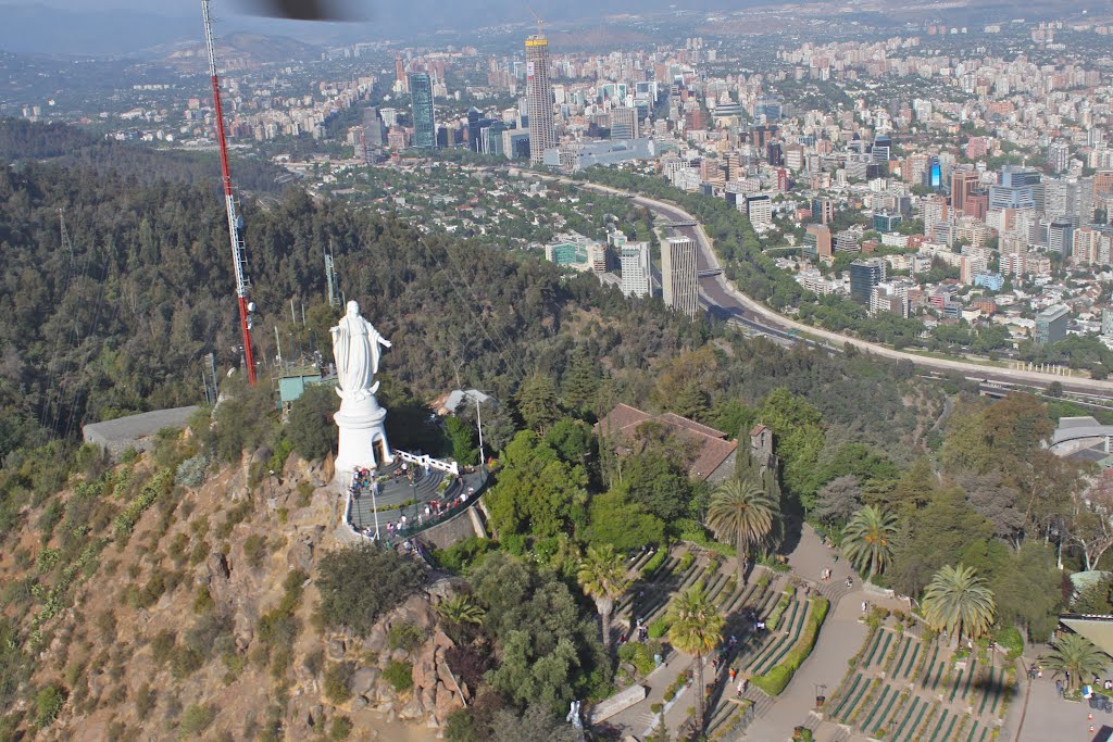 La Virgen desde las alturas by PanchoF