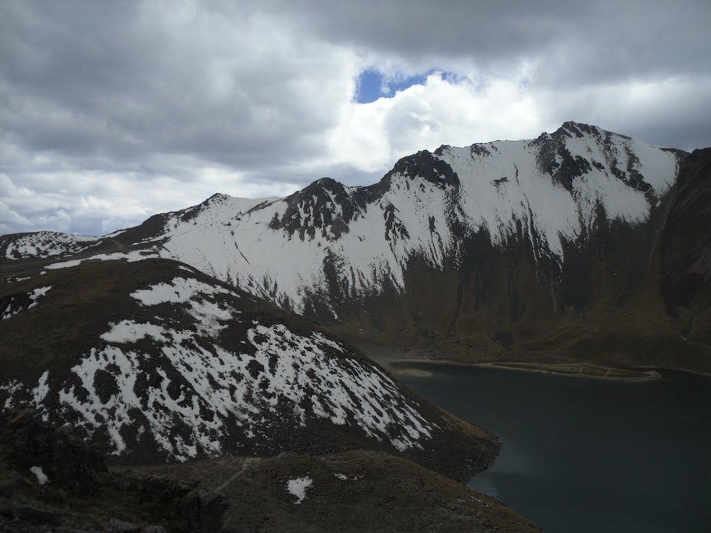 Montaña y Lago en el Nevado de Toluca by ~☂slavva☂~