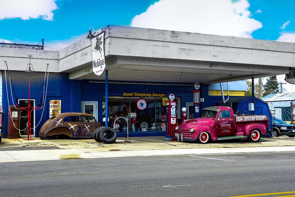 Ross' Gaspump Garage by D200DX