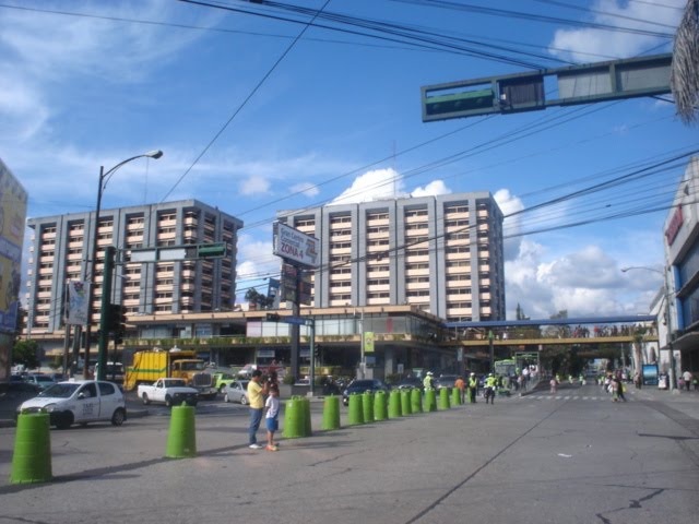 Centro Comercial de la Zona 4 by julio_castellanos