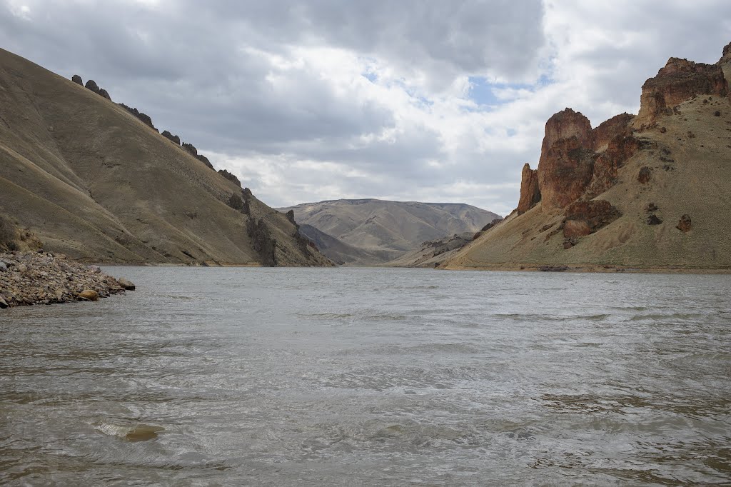 Wind on the reservoir by Jason Abbott