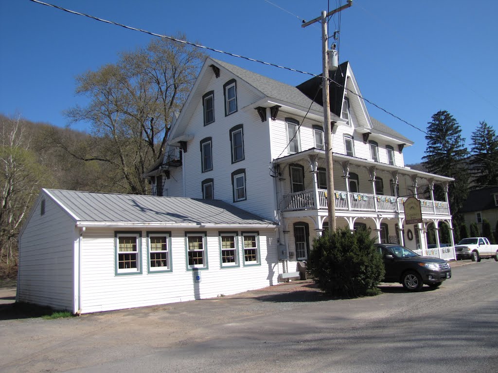 Sonestown Country Inn by Chris Sanfino