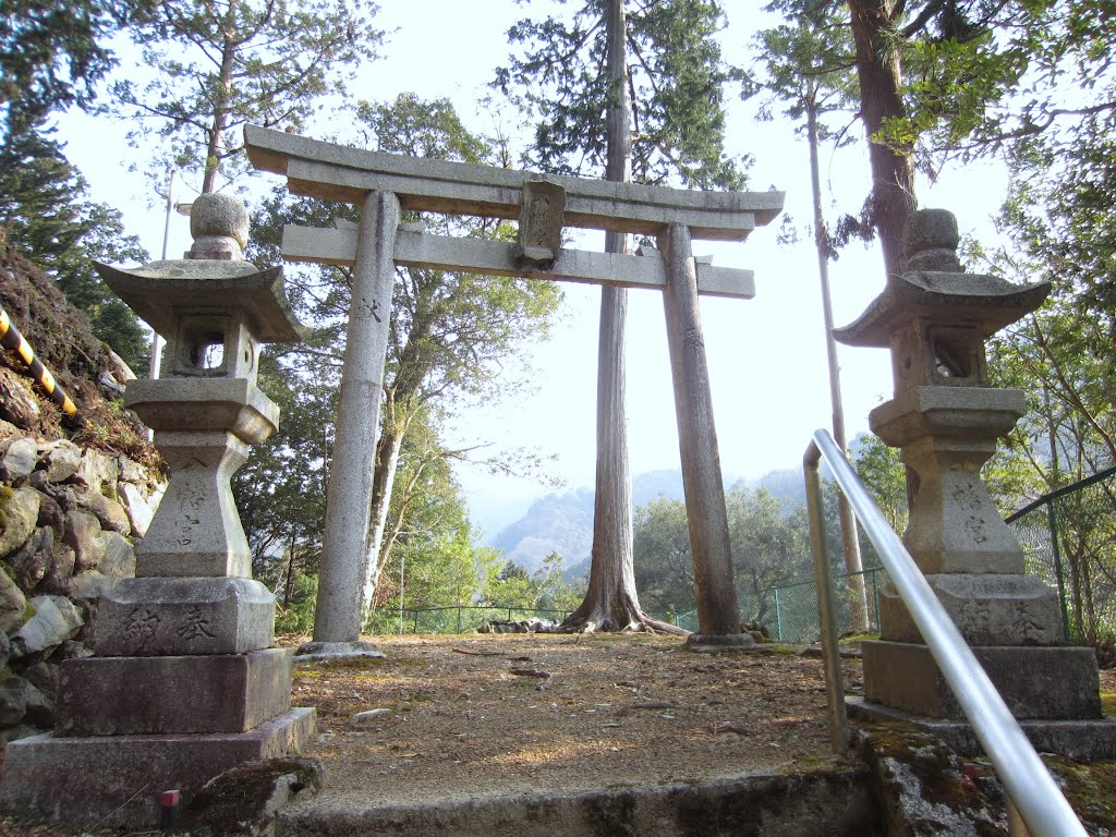 吉野郡黒滝村笠木・笠木八幡神社 by taka_neya