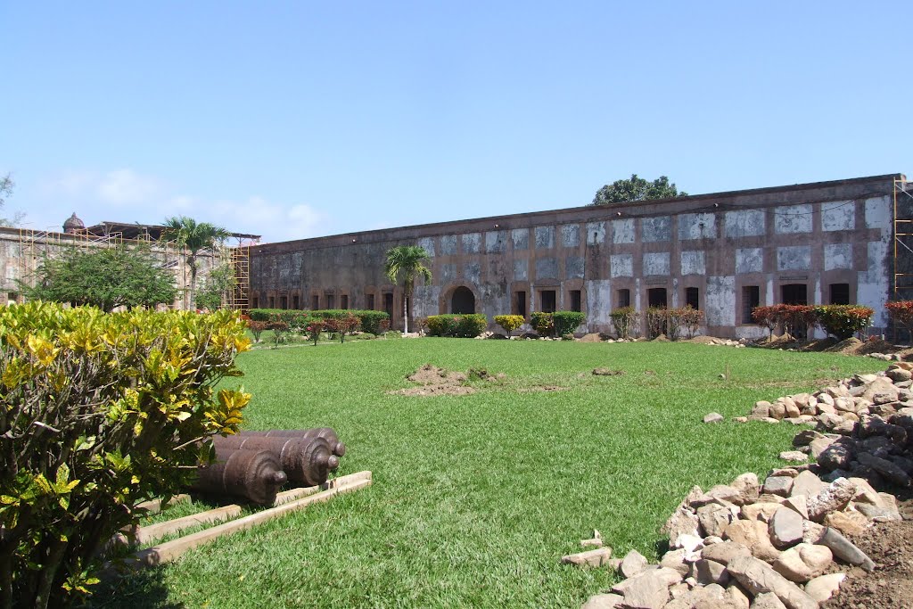 Cours intérieure, Fort San Fernando, Omoa, Cortés, Honduras, Février 2009 by Christian Claveau