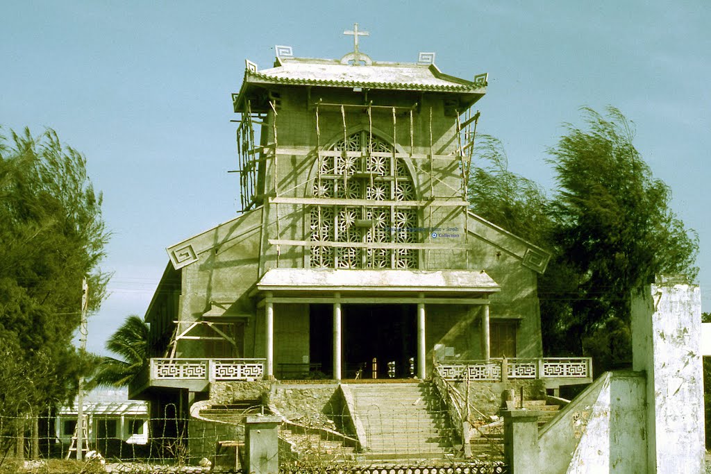 Hải Xuân Catholic Church - Phước Tuy 1971 - Photo by John Donald by Thắng ARCH “OV-10 Br…