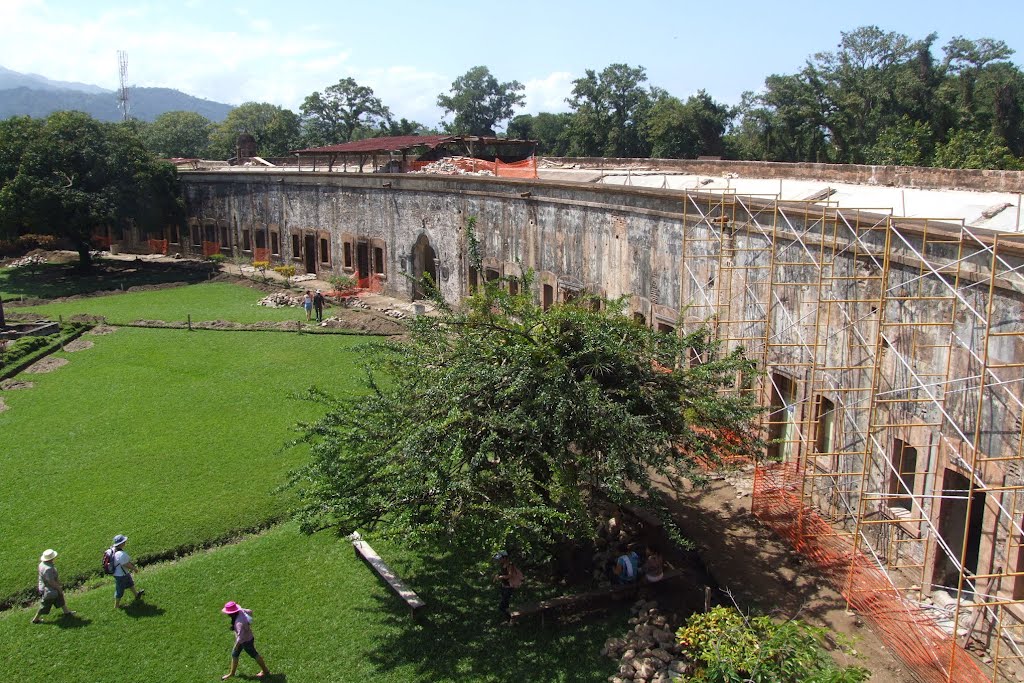 Le mur ouest en restauration, Fort San Fernando, Omoa, Cortés, Honduras, Février 2009 by Christian Claveau