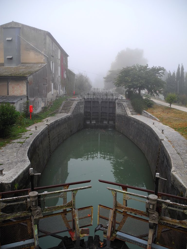 Ecluse du Vivier - Saint-Martin-Lalande, Aude, Languedoc-Roussillon, France by Canalous Guidemar