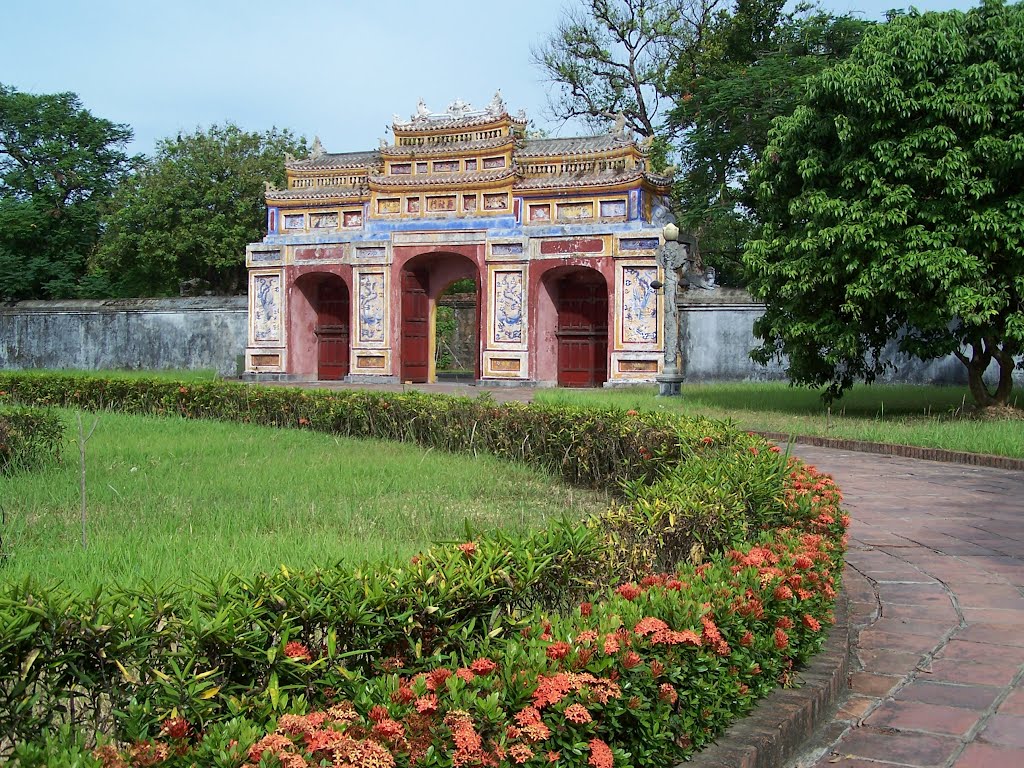 Huế, Cung Diên Thọ by Marc Stronks