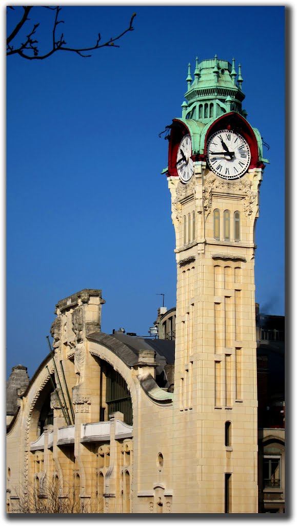 Beffroi de la gare à Rouen. by Landry Lachèvre