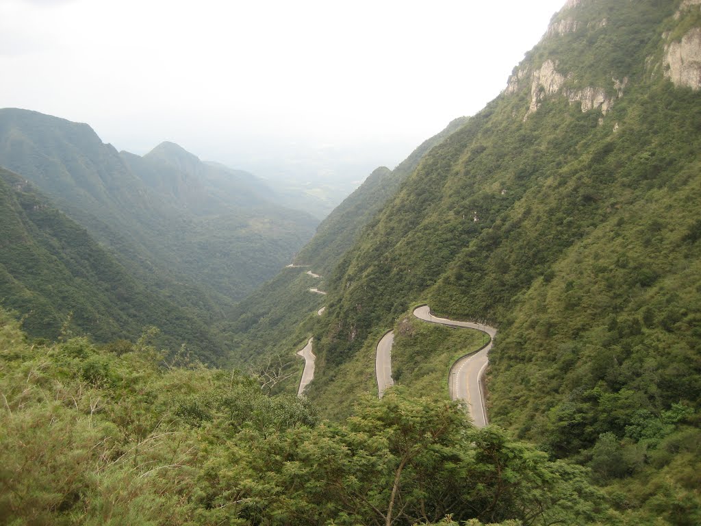 Serra do Río do Rastro by Alejandro Machin