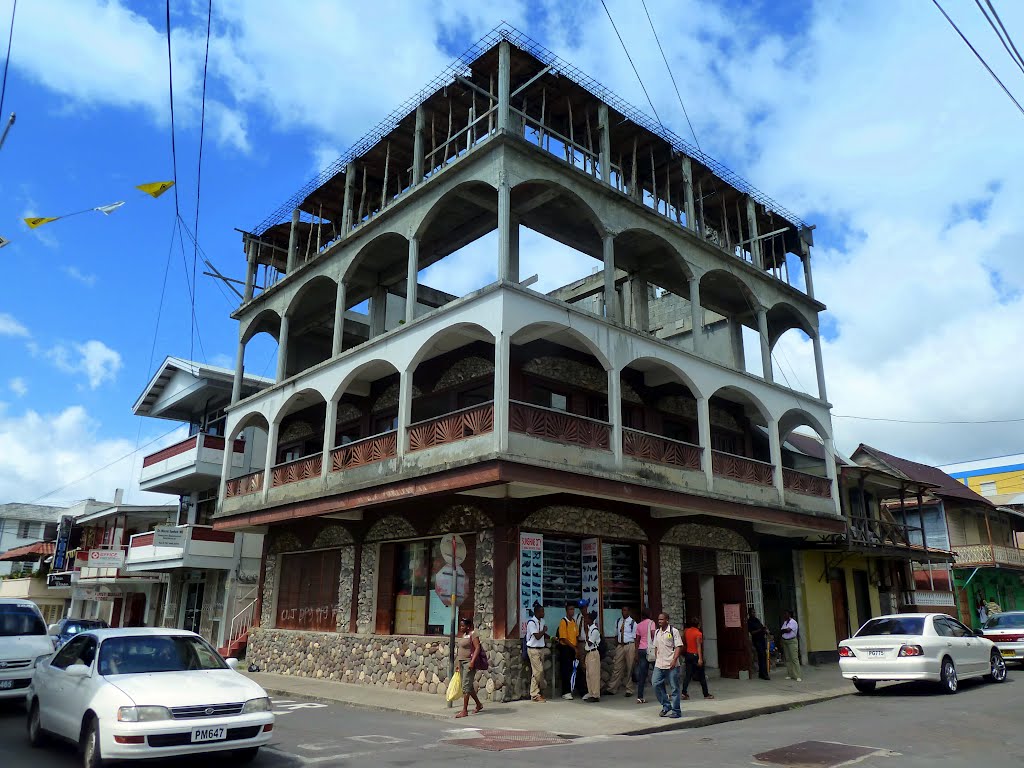 Dominica, Karibik - Unfinished Building at the Corner of Independence Street - King George V Street by giggel