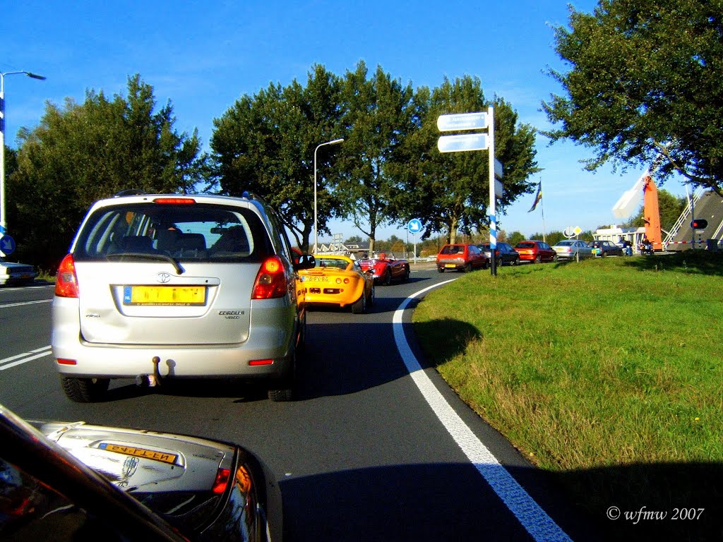 Wanneperveen, Blauwe Hand, wachten voor de brug by © wfmw