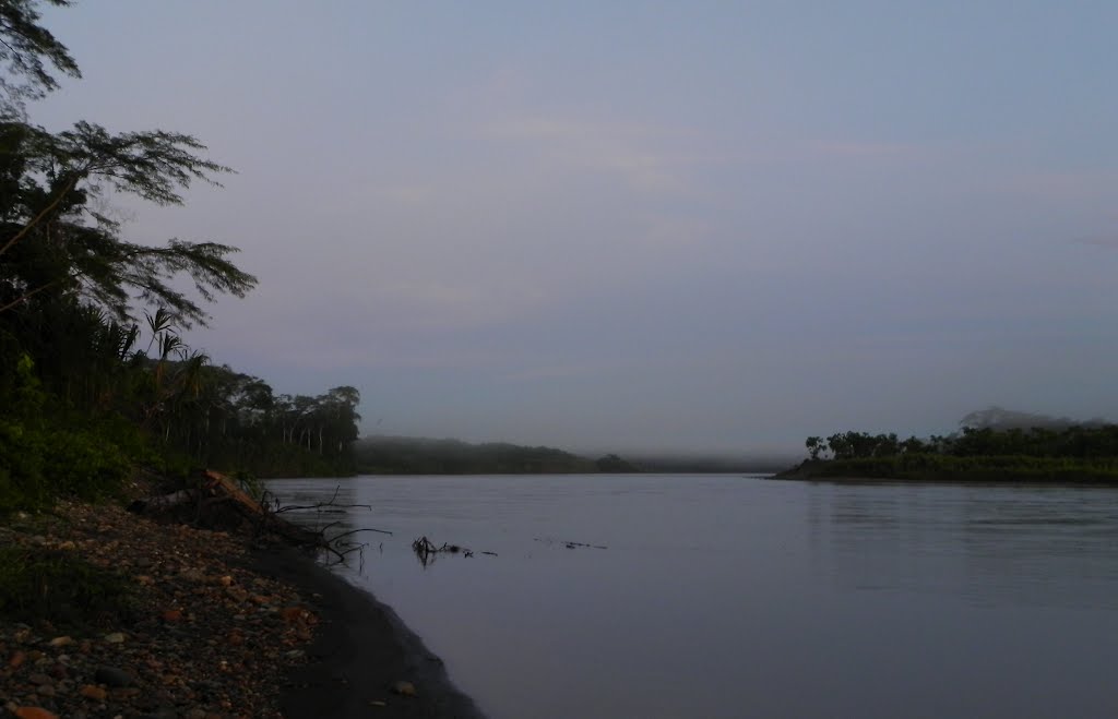 Amanecer en el rio Inambari by renny daniel diaz ag…