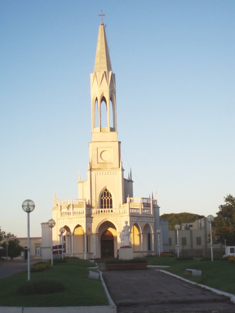 IGLESIA VIRGEN NIÑA VILLA ELISA by EMILIO ENRIQUE MAY