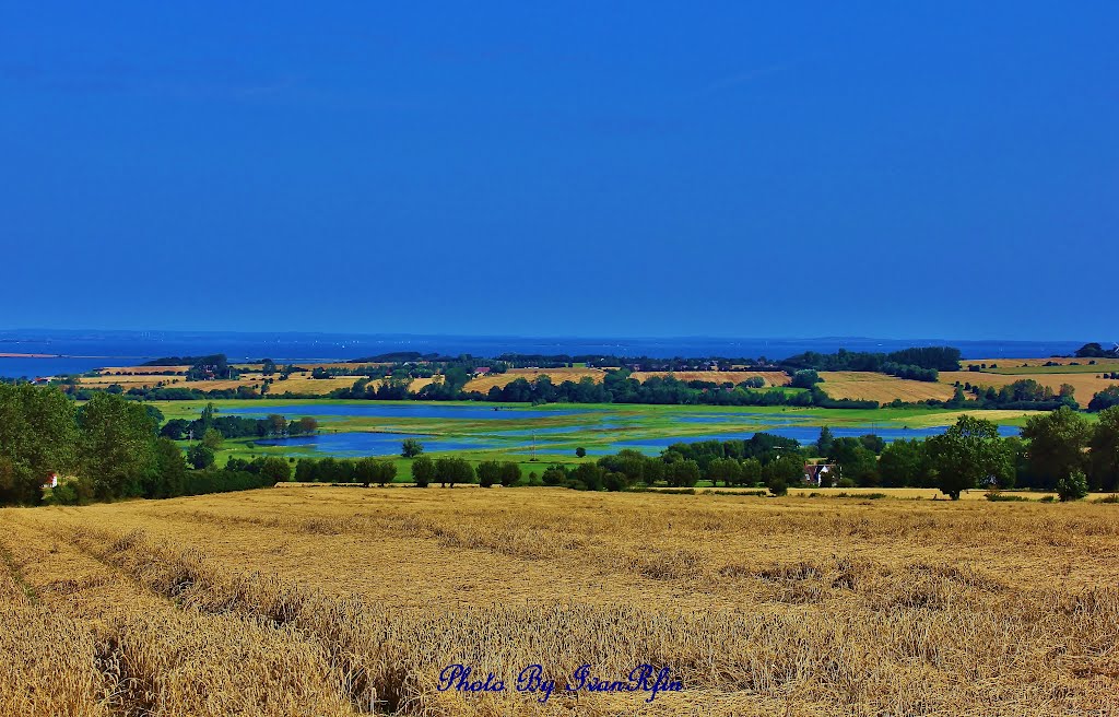 Udsigten fra Olde mølle en dejlig sommerdag by Photo By IvanRfin