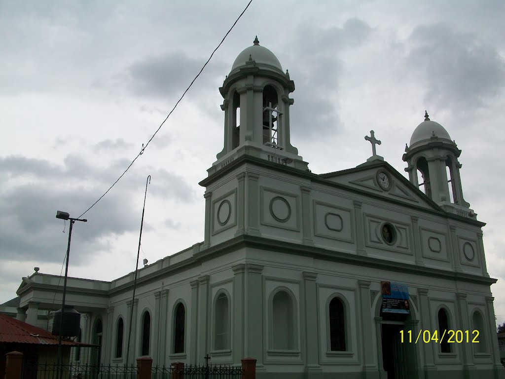 Iglesia Santo Cristo de Esquipulas de Alajuelita by Tony Castillo.