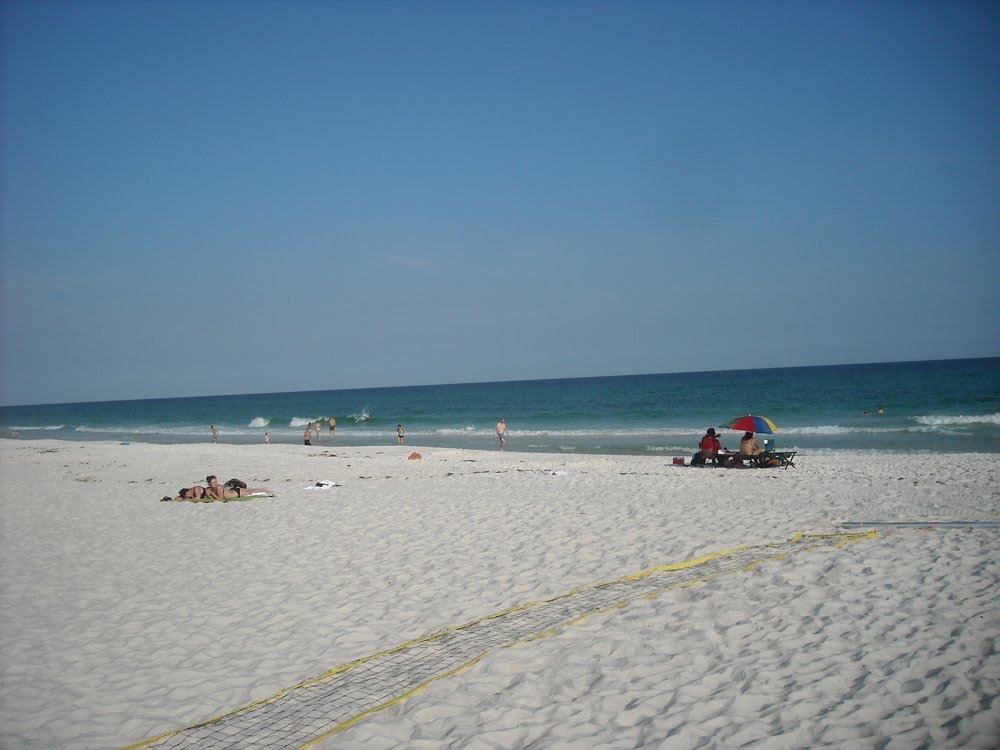 White sand at Pensacola Beach by Fernando Aranda Frag…