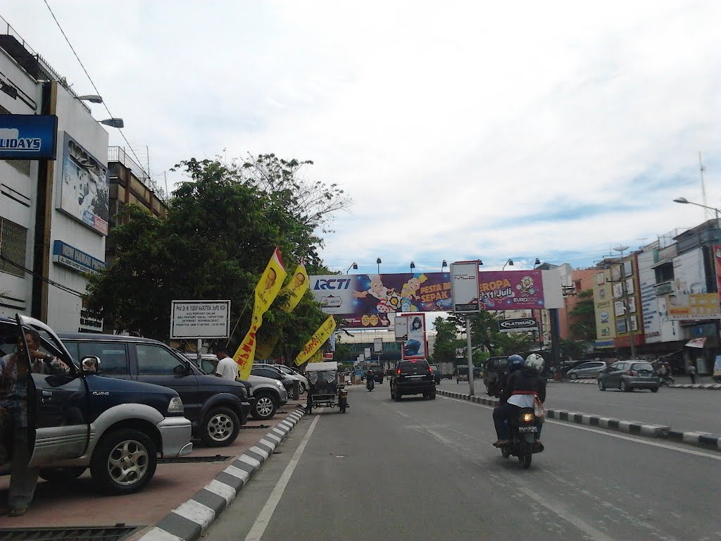 Jl. Gatot Subroto - Medan by Heryanto Sun