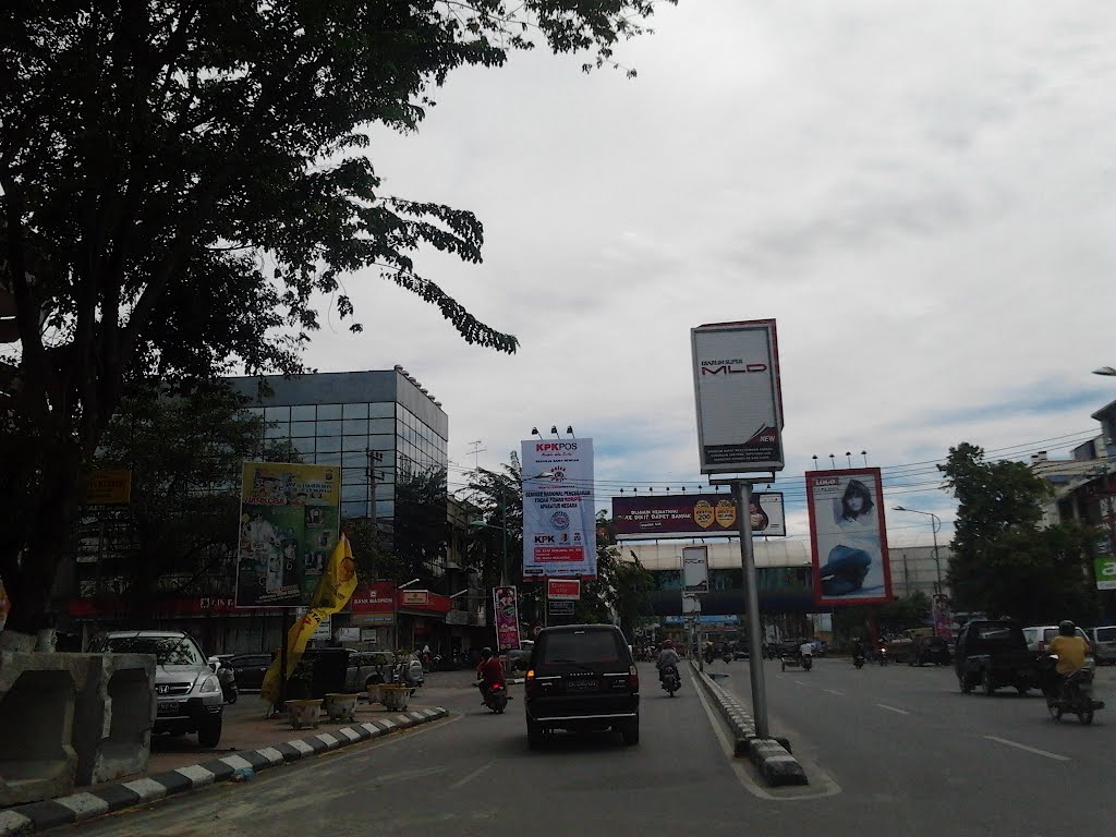 Jl. Gatot Subroto - Medan by Heryanto Sun