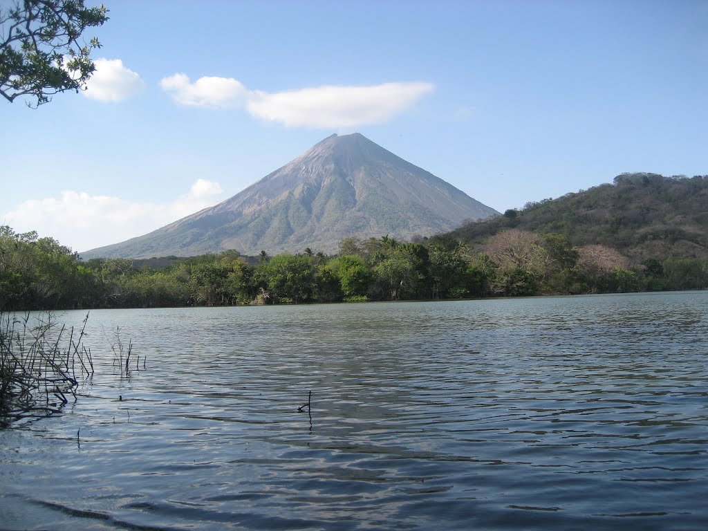 Volcán Concepción by Erasmo Silva Espinoz…