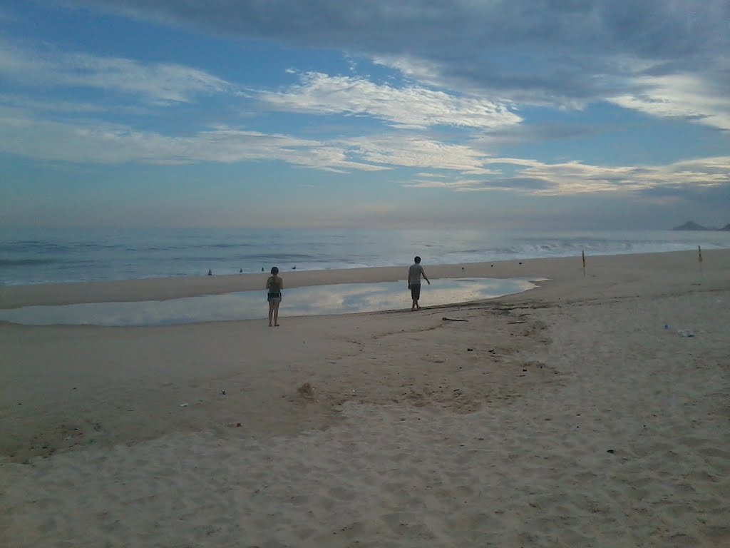 Céu e mar ao entardecer na Barra by Bere Cibiac