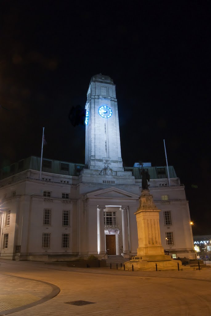 Town Hall, Luton by Innes Griggs