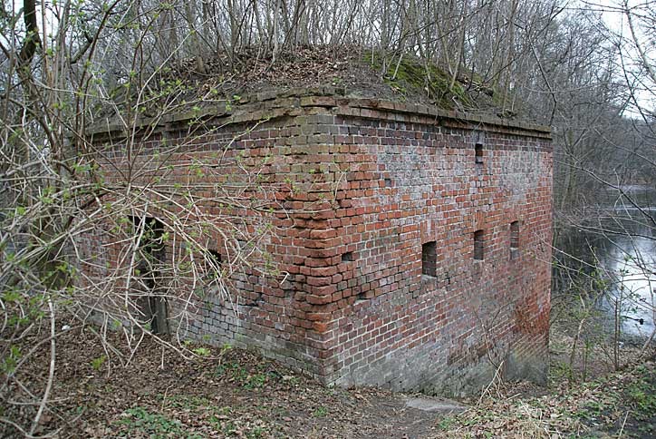 TWIERDZA TORUŃ - FORT PRZYCZÓŁEK MOSTOWY - WARTOWNIA NR 2 by Łukasz Świetlik