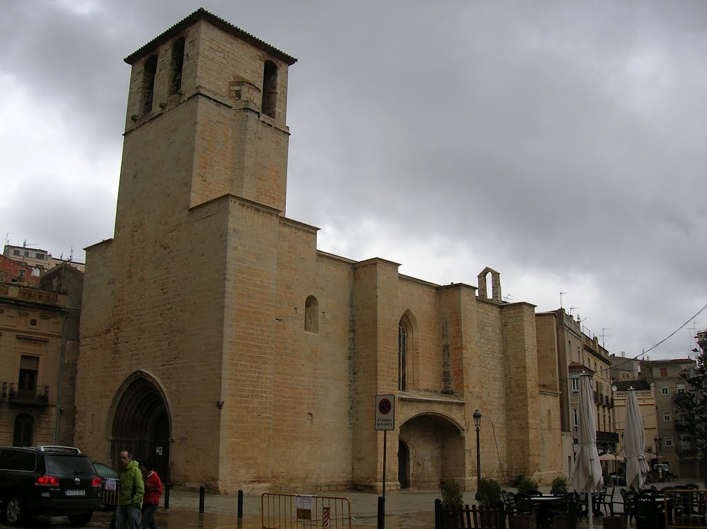 Iglesia vieja de San Miguel en Espluga de Francolí by Conrado Pueyo