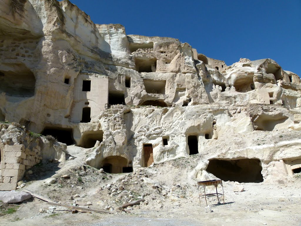 ÇAVUSIN (Anatolia Central-Turquía). Capadocia. 2012. 37. Ruinas del antiguo pueblo griego. by Carlos Sieiro del Nido