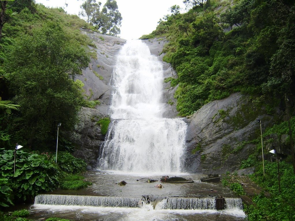 Waterfall In Kodaikanal by Jaseem Hamza