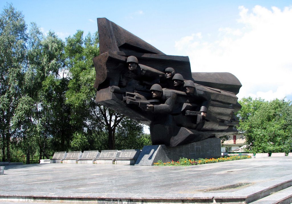 Monument to Liberation of Kiev from Nazis by Igor Malko