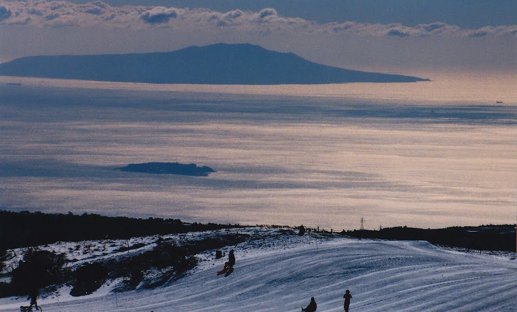 Seascape from Mt.Komagatake 駒ケ岳スキー場 遠く大島 1996 by Ken Matsu