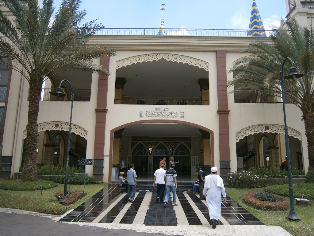 Masjid Jami Ahshal Masjidis Sa'adah by Fajar Abdillah