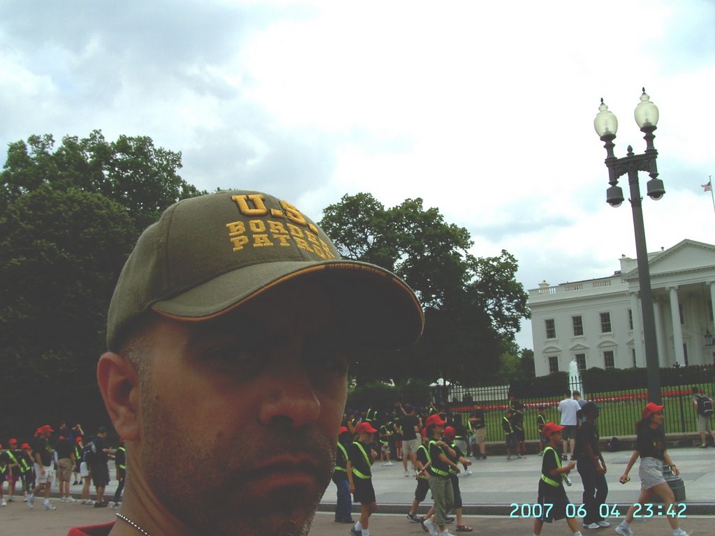 Me in front of White House - 2007 June by ussandro