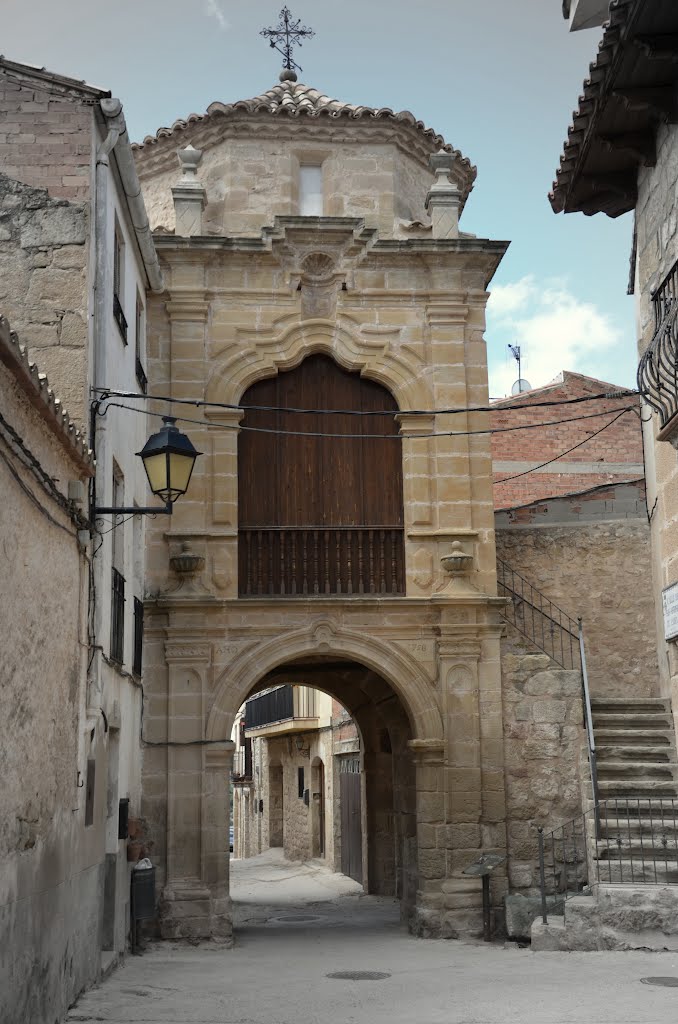 CRETAS (Teruel) portal y capilla de San Antonio by Ventepani