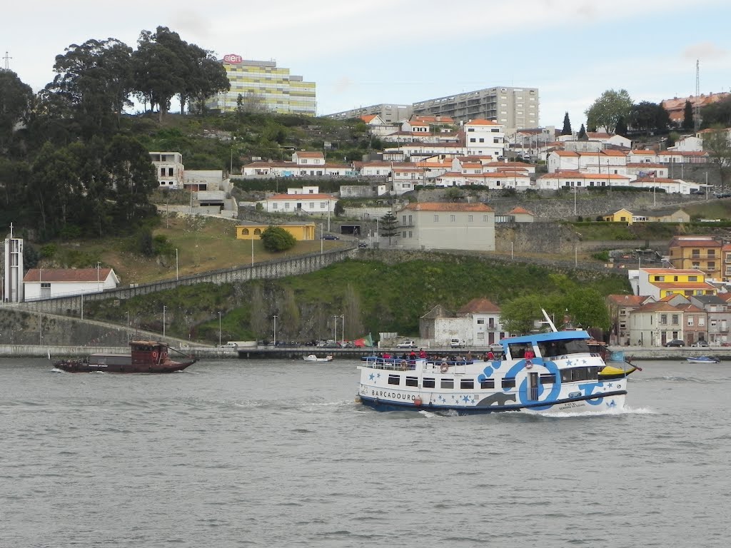 Embarcaciones del rio Duero ,Oporto , Portugal.( Estepa 32). by Estepa32