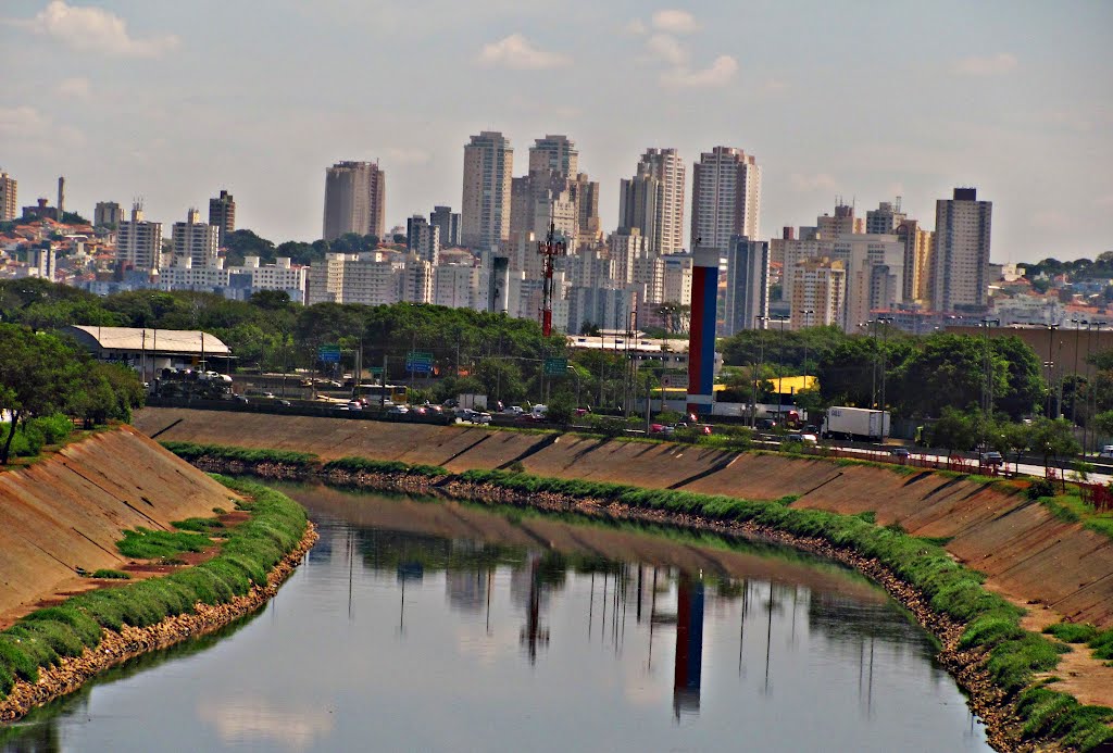 Reflexos no Rio Tietê, Santana e Vila Guilherme. by Humberto Müller