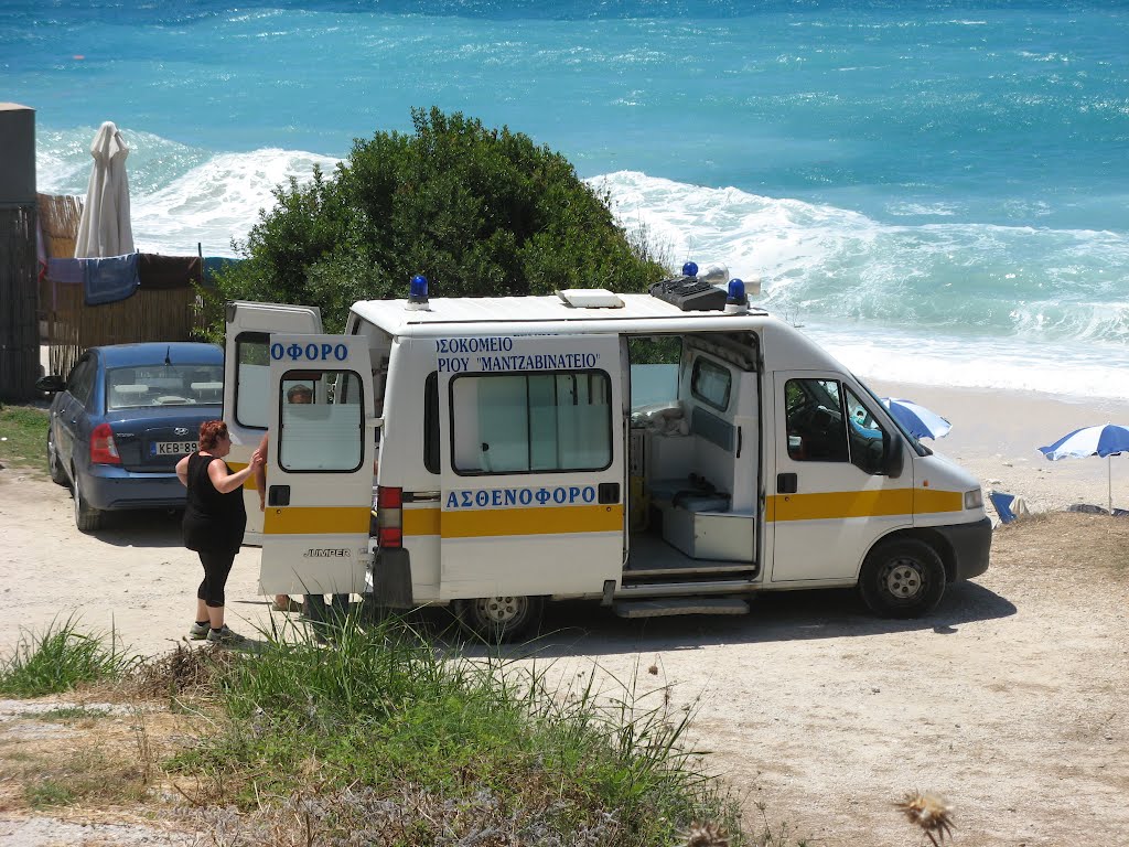 Es ist schon wieder was passiert! petani strand (knöchelverletzung durch die starke brandung) by klvienna