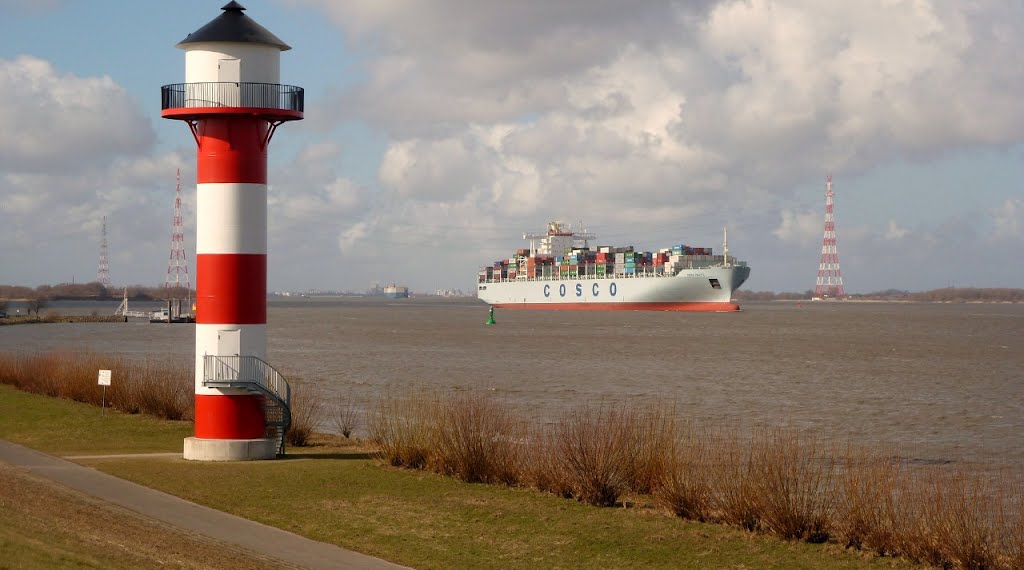 MS"Cosco Pacific"vor Lühe Fähranleger, Unterfeuer Somfletherwisch by lopit