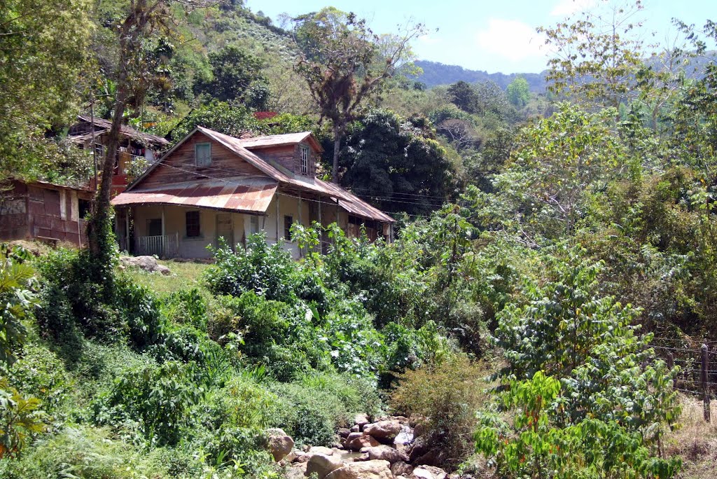 Ancienne maison du gérant de la Rosario Mining, San Juancito, Francisco Morazan, Honduras, Mars 2009 by Christian Claveau