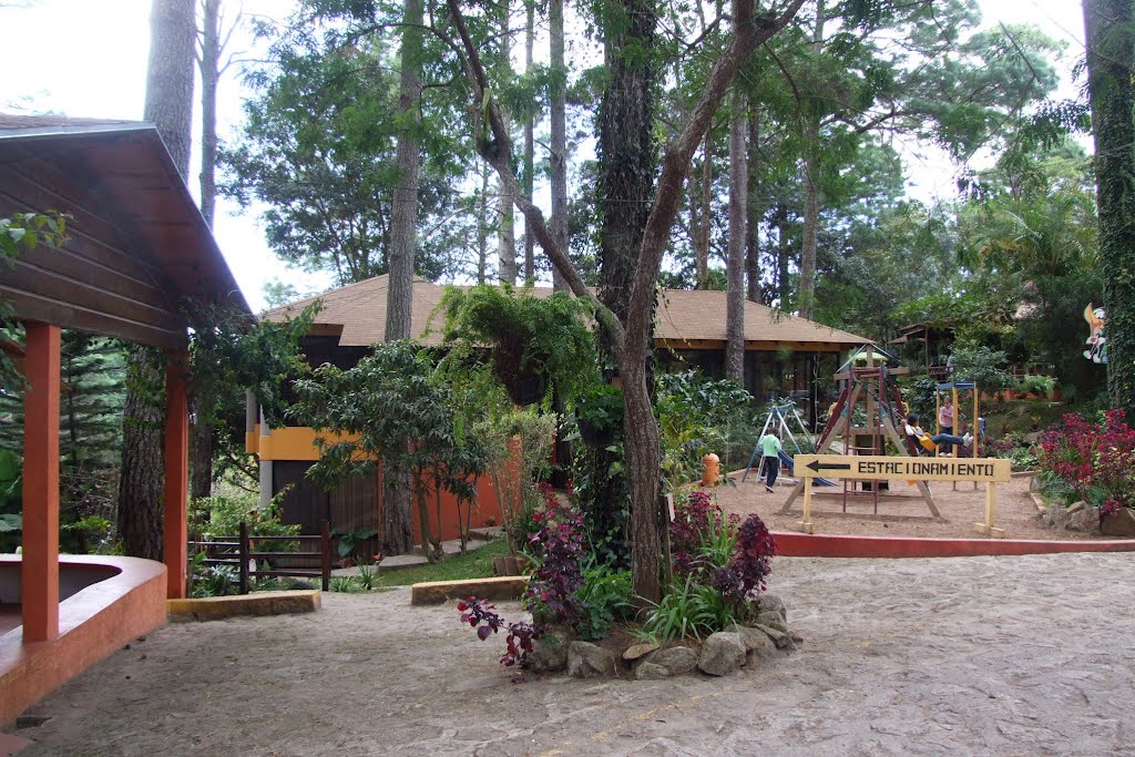 Les jardins de l'hôtel Santa Lucia, Santa Lucia, Francisco Morazan, Honduras, Janvier 2009 by Christian Claveau