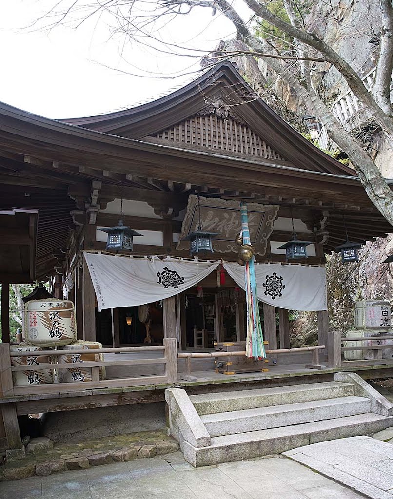 Tarobogu/Aga shrine , 太郎坊宮 阿賀神社 拝殿 by z tanuki