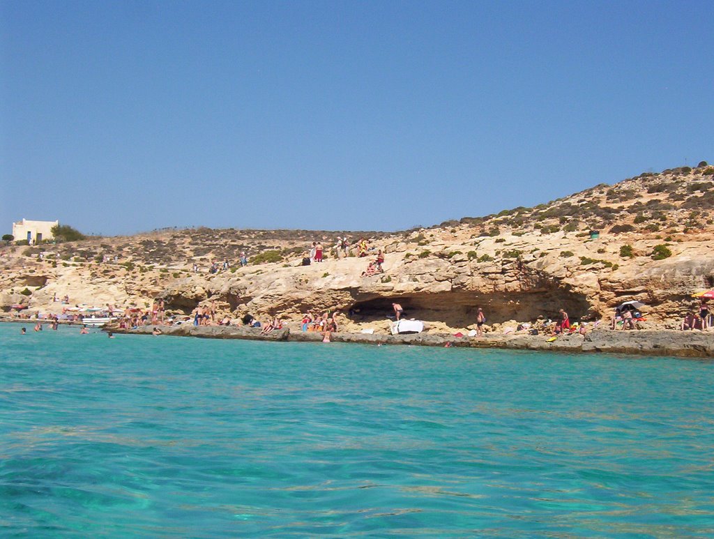 Fürdőzők a Kék-lagunában / Bathers in the Blue Lagoon by Reni & Krisz