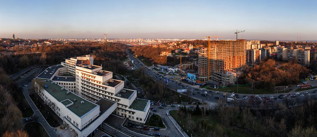 Pechers'kyi district, Kiev, Ukraine by Dima Korol