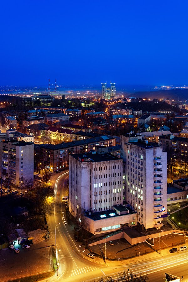 Pechers'kyi district, Kiev, Ukraine by Dima Korol