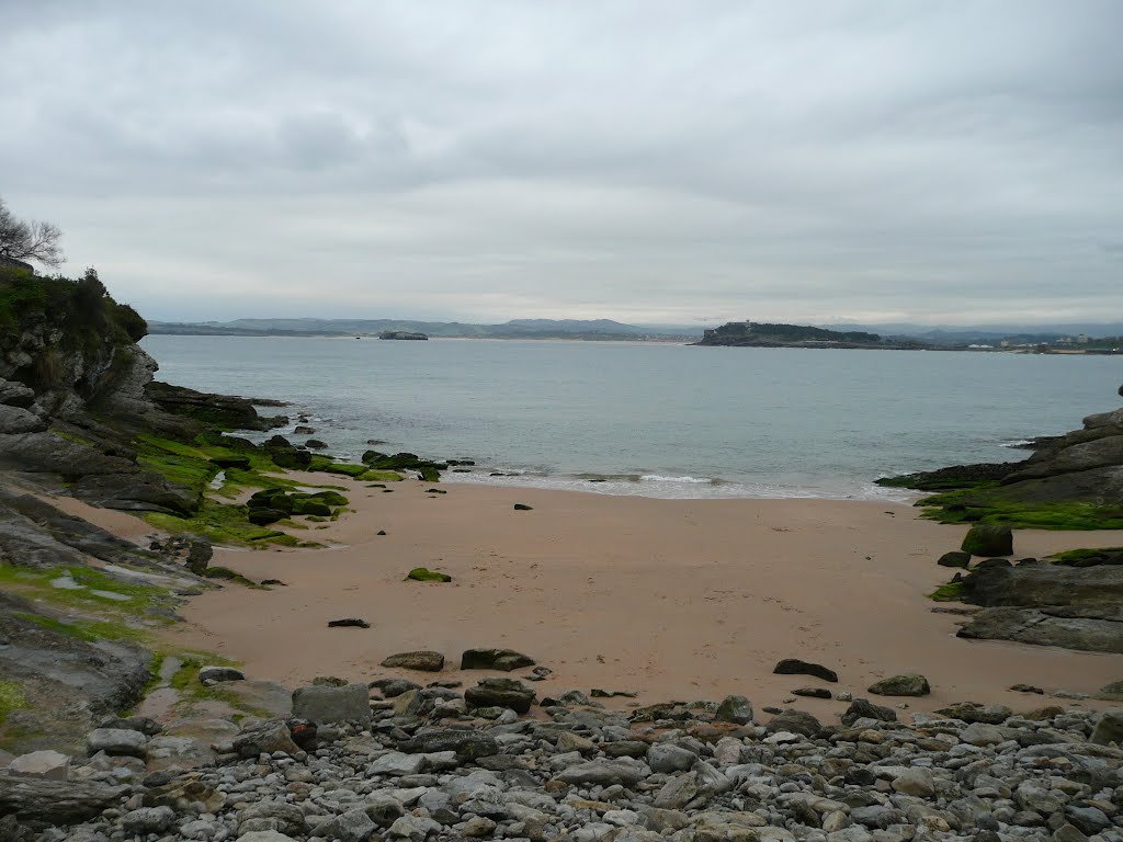 Playa de Molinucos (Santander) by Rubén Cabrejas Pina