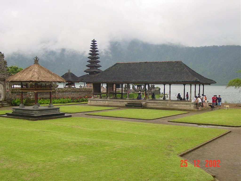 Beratan Lake Bedugul - Hindus Temple by R Agus Mulyono