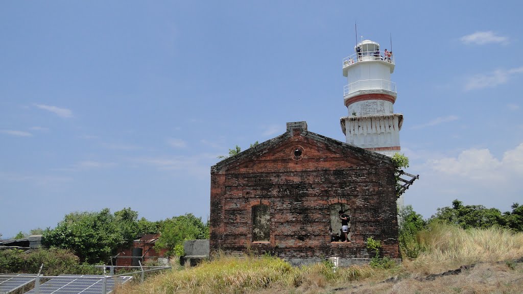 Lighthouse ruins by eyaR